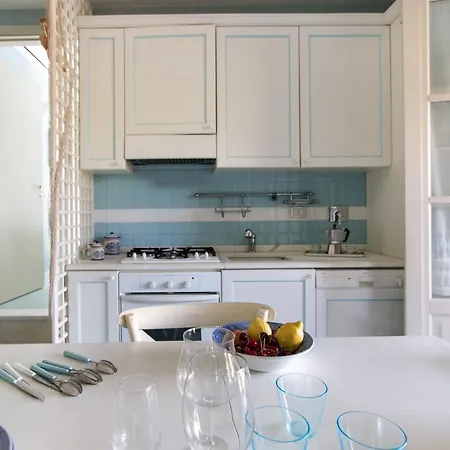 Villino Azzurro Mare Вилла Марина-ди-Пьетрасанта